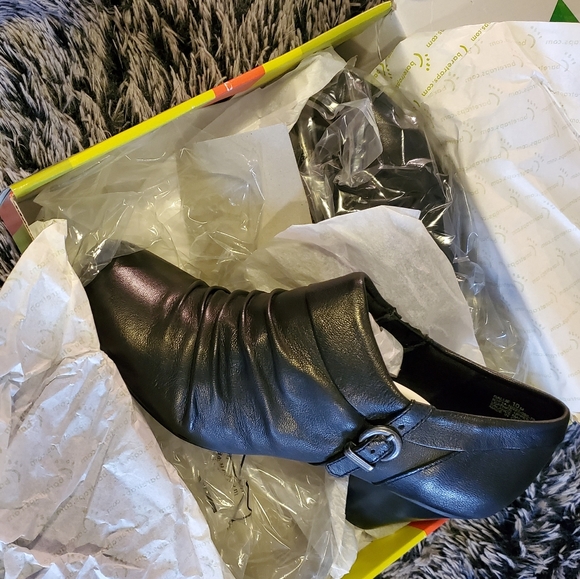 Women's shoes - Picture 2 of 5